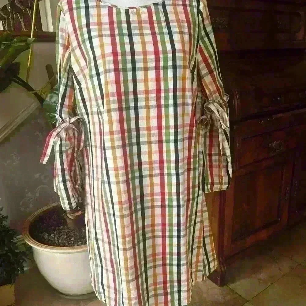 Crown and Ivy Ladies dress size Medium. Good condition. Flared sleeve. Boho vibe - Picture 9 of 9